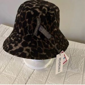 Women’s Vince Camuto leopard bucket hat.  circumference 21 1/2”